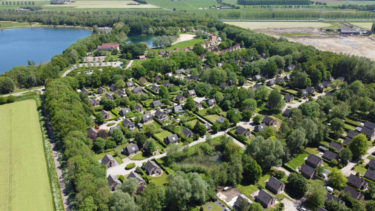 Отель Vakantiepark 'T Broeckhuys Ewijk Экстерьер фото