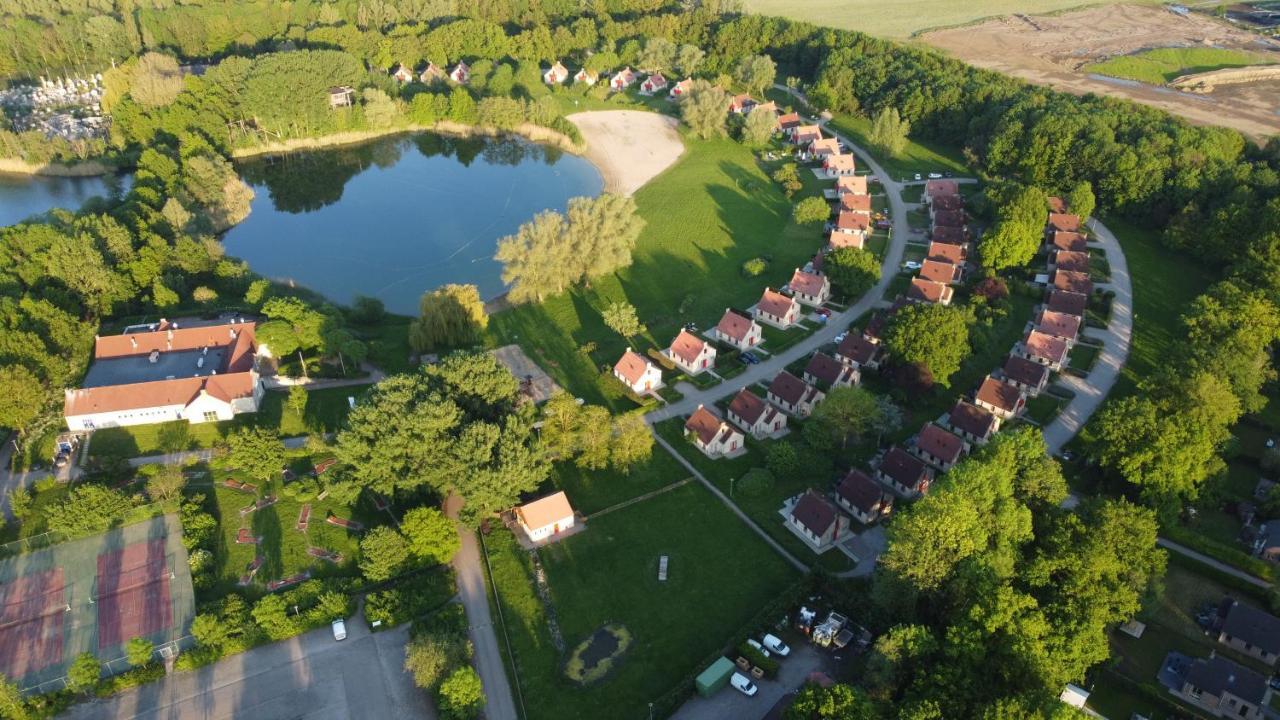 Отель Vakantiepark 'T Broeckhuys Ewijk Экстерьер фото